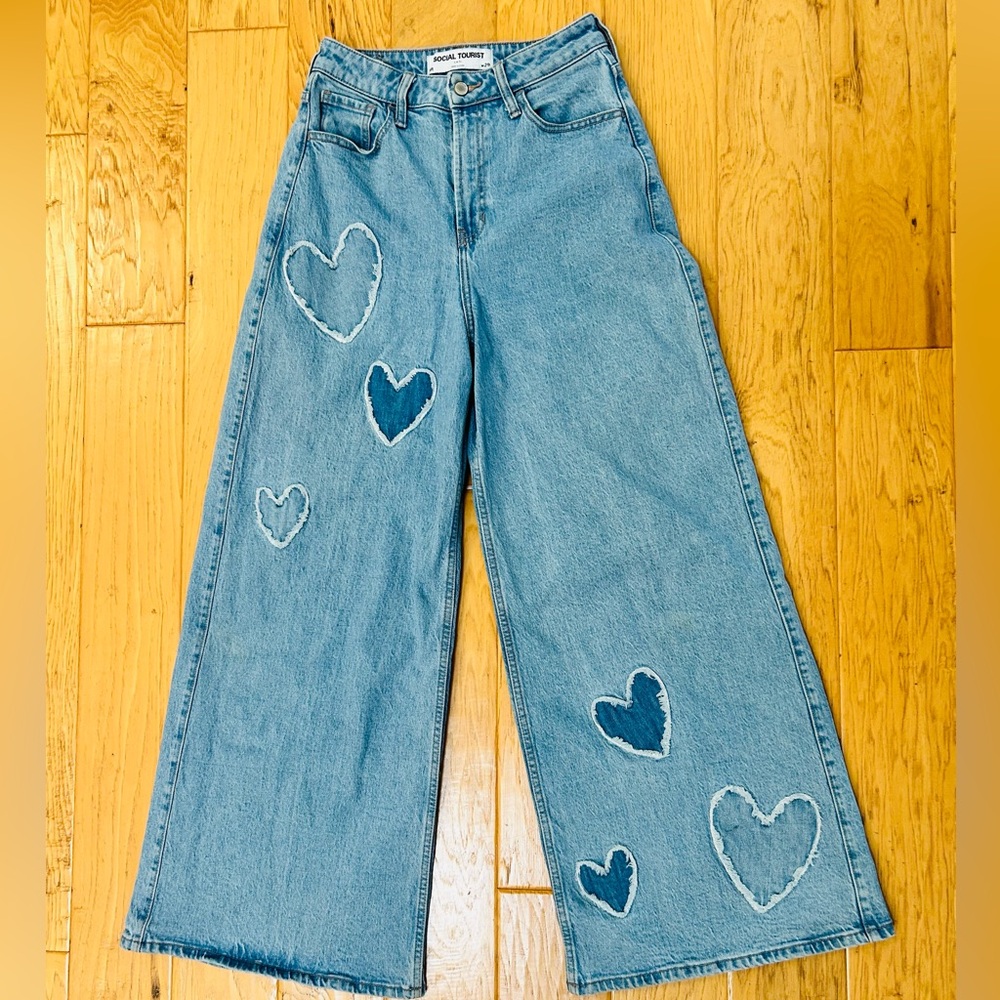 Social Tourist by Abercrombie & Fitch 29 Ultra High Rise Baggy Heart Jeans 9T